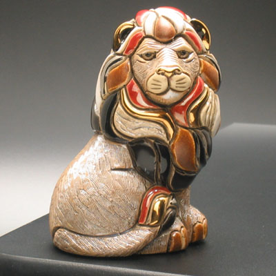 Cornici in argento: Leone Seduto in Ceramica Dipinta a Mano h.cm.11
