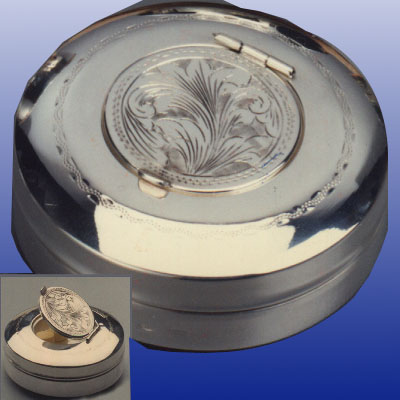 Cornici in argento: Bicchiere Viaggio c/Portapastiglie Inciso Argento d.cm.07
