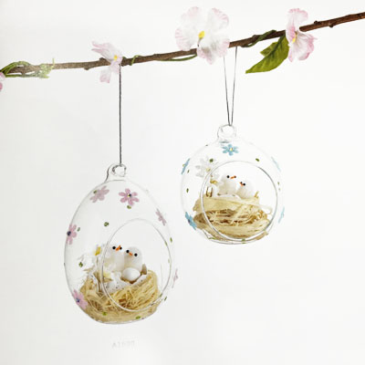 Cornici in argento: Uovo in vetro decorato con nido pulcini h.10cm